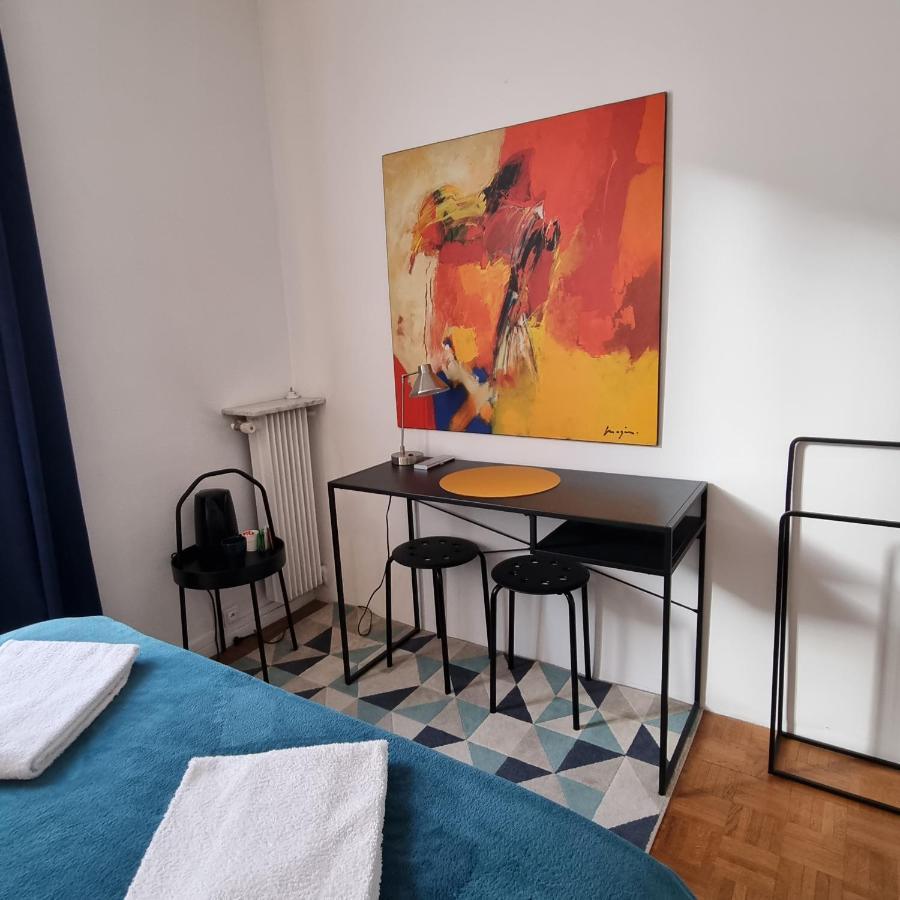 Double Bed Room Homestay Shared Accommodation 파리 외부 사진
